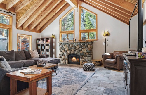 Truckee Cabin | Charming 3-bedroom cabin in marvelous Truckee with WiFi