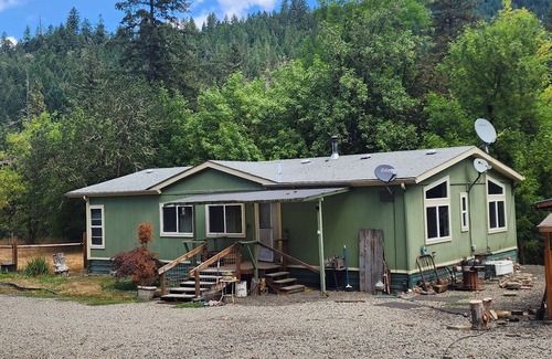 Glide Cabin | Charming 3-bedroom cabin on Little River near 8 picturesque water falls