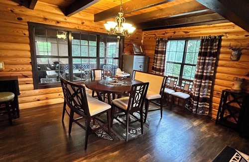 Etoile Cabin | Charming 3-bedroom cabin with AC and WiFi at Barren River Lake in Lucas, KY