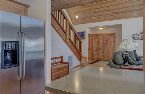 Christopher Creek House | Charming 3-bedroom cabin in lovely Hunter Creek with WiFi, AC