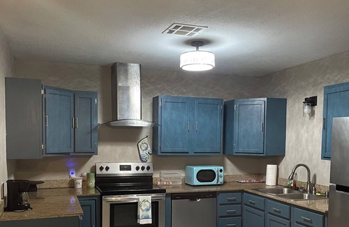 Woodward House | Charming 3-bedroom Chicken Cottage