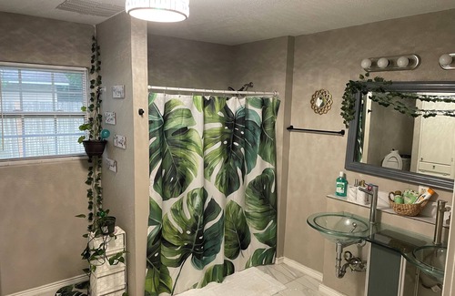 Woodward House | Charming 3-bedroom Chicken Cottage