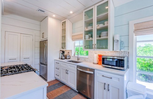 Hope Town Cottage | Charming 3-bedroom cottage in serene North End of Elbow Cay with Community Dock