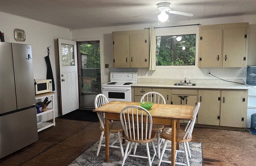 Catchacoma Cottage | Charming 3-bedroom cottage on the edge of Kawartha Highlands