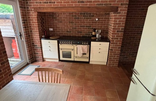 Dereham Cottage | Charming 3-Bedroom Cottage in Worthing, Norfolk – Sleeps up to 8.