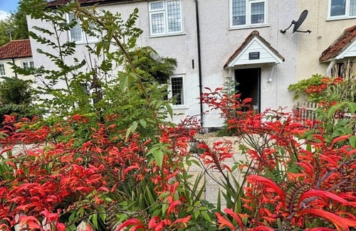 Dereham Cottage | Charming 3-Bedroom Cottage in Worthing, Norfolk – Sleeps up to 8.