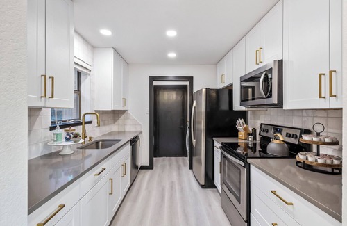 Grapevine Condo | Charming 3-bedroom condo in fabulous Grapevine with AC, WiFi, Washer + Dryer