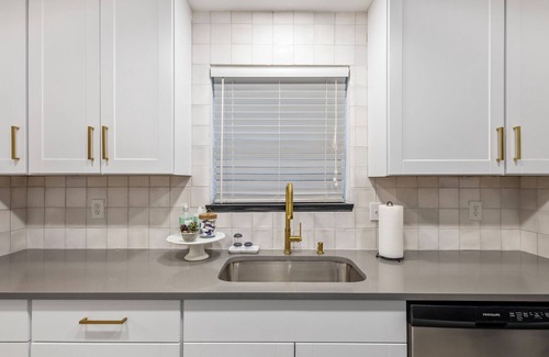Grapevine Condo | Charming 3-bedroom condo in fabulous Grapevine with AC, WiFi, Washer + Dryer