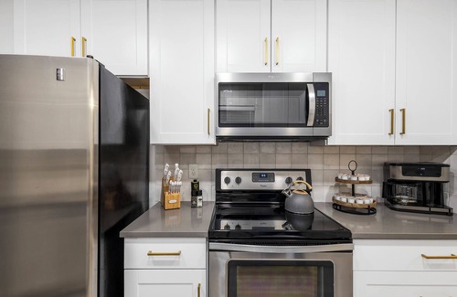 Grapevine Condo | Charming 3-bedroom condo in fabulous Grapevine with AC, WiFi, Washer + Dryer