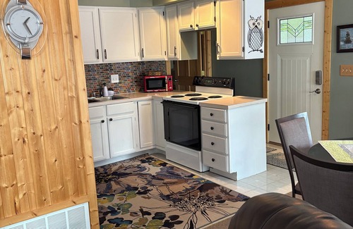 Lake City Cottage | Charming 3-bedroom cottage in Lake City with AC, WiFi with lake access