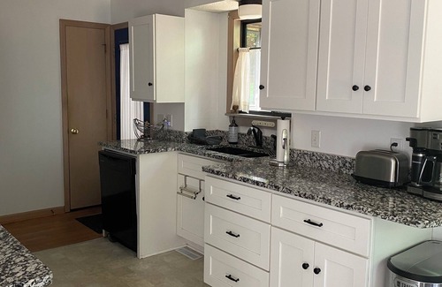 Saugatuck Cottage | Charming 3-bedroom cottage with AC in marvelous Saugatuck close to trails