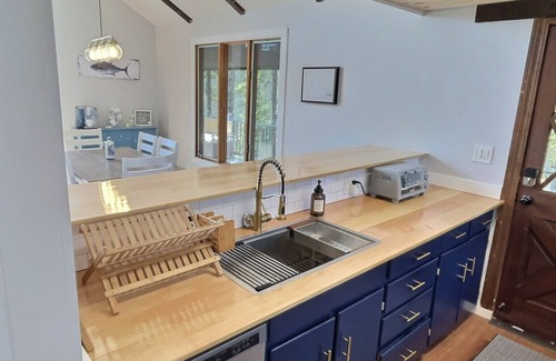 Southport Cottage | Charming 3-bedroom cottage in Southport with water views and close to Boothbay.