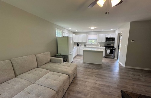 Morris House | Charming 3-bedroom Corner house in Morris/Minooka