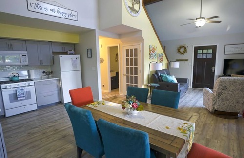 Baldwin House | Charming 3-bedroom Cottage with beautiful views of Basford Lake!