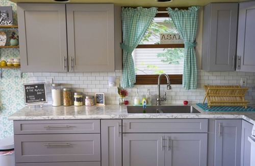 Baldwin House | Charming 3-bedroom Cottage with beautiful views of Basford Lake!
