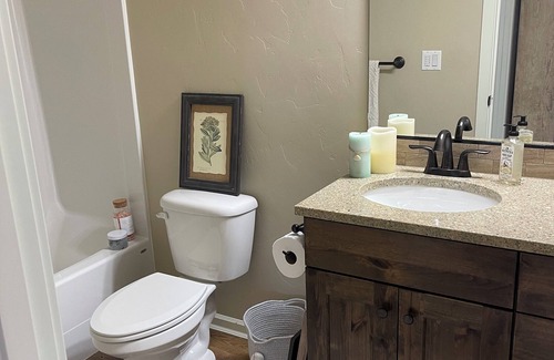 Redmond Cottage | Charming 3-bedroom cottage with WiFi and AC in brilliant Redmond
