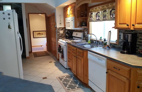Newaygo Cottage | Charming 3 bedroom cottage between Croton & Hardy Dams with Dock available.
