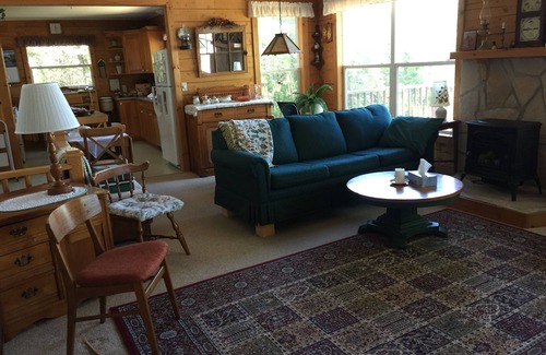 Arden Cottage | Charming 3-bedroom cottage/home overlooking Big Gull Lake in Central Frontenac