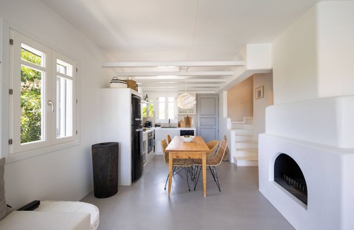 Naxos Cottage | Charming 3-bedroom cottage in enchanting Plaka with WiFi, AC