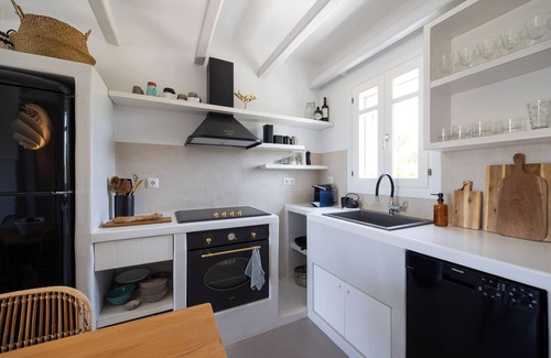 Naxos Cottage | Charming 3-bedroom cottage in enchanting Plaka with WiFi, AC