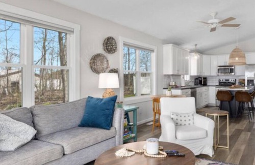 Coral Cottage | Charming 3-bedroom cottage in Coral with WiFi and AC