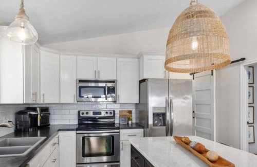 Coral Cottage | Charming 3-bedroom cottage in Coral with WiFi and AC