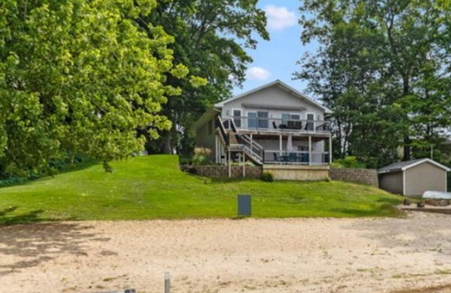 Coral Cottage | Charming 3-bedroom cottage in Coral with WiFi and AC