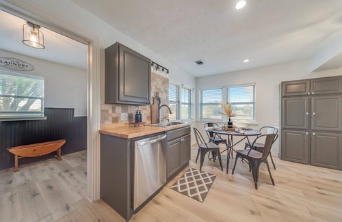 Westminster Cottage | Charming 3-bedroom cottage with picturesque sunsets