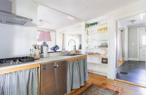 Bath Cottage | Charming 3-bedroom cottage - close to shops and dining!