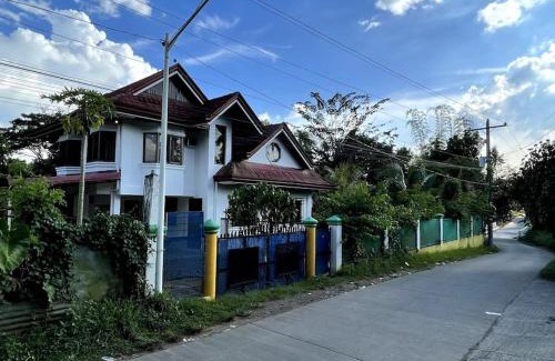 Anilao Villa | Charming 3-Bedroom Country Farm Home Pool ParkSprings Lipa