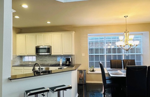 West Arlington House | Charming 3-bedroom estate with game room, remote work spaces near Lake Arlington