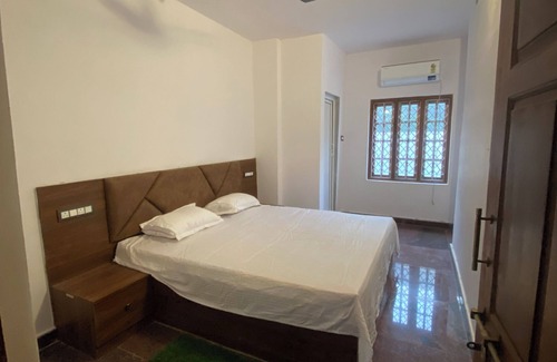 Hyderabad Other | Charming 3-bedroom farmhouse in delightful Hyderabad with AC, Wi-Fi and pool.