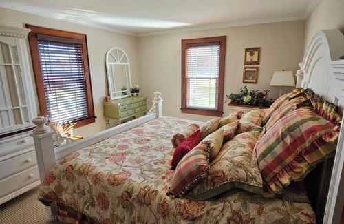 Princeton Other | Charming 3-bedroom farmhouse with beautiful views.newly decorated.