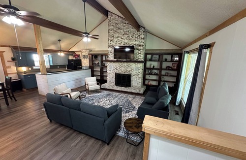 Salem Other | Charming 3-bedroom farmhouse with WiFi and AC in Benton - Horses Welcome!