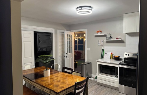 Northridge Other | Charming 3-Bedroom Farmhouse, 10 Mins from Downtown, 10 mins from Airport