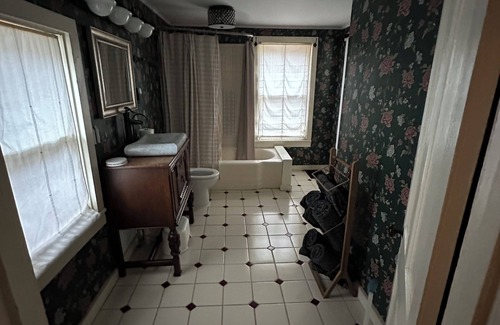 Ghent Other | Charming 3-bedroom farmhouse with WiFi, central air in lovely Ghent