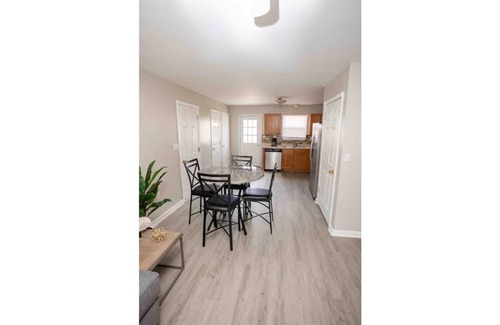 Florence House | Charming 3 Bedroom Florence KY, close to Creation Museum, free wi fi and parking
