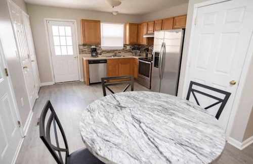 Florence House | Charming 3 Bedroom Florence KY, close to Creation Museum, free wi fi and parking