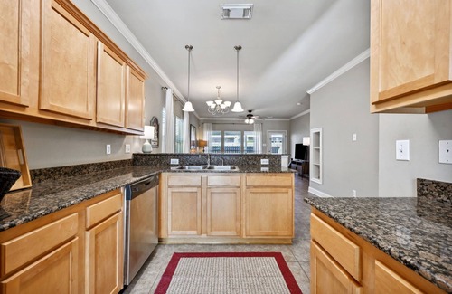 Covington House | Charming 3-bedroom GATED Garden house in Covington with POOL