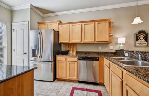 Covington House | Charming 3-bedroom GATED Garden house in Covington with POOL