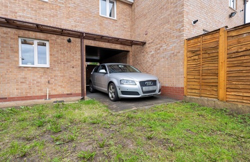 Belle Vue House | Charming 3-Bedroom Home minutes away from Etihad Stadium and Co-op Live Arena.