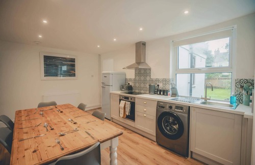 Old Trafford House | Charming 3 Bedroom Home with Garden in Banbury