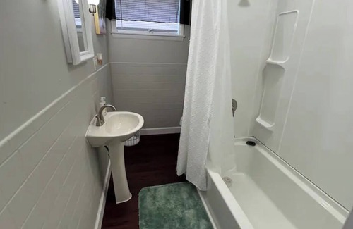 Uniontown Apartment | Charming 3-bedroom, ground level apartment w/WiFi and A/C in peaceful Uniontown