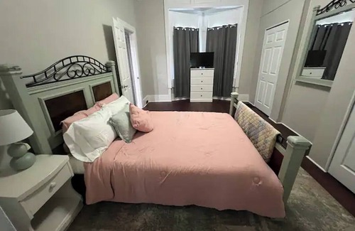Uniontown Apartment | Charming 3-bedroom, ground level apartment w/WiFi and A/C in peaceful Uniontown