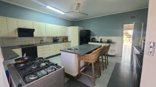 Kariba Apartment | Charming 3 bedroom guesthouse - 2300