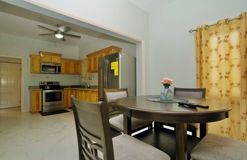 Port Antonio House | Charming 3-bedroom house in enchanting Fairy Hill with WiFi, AC