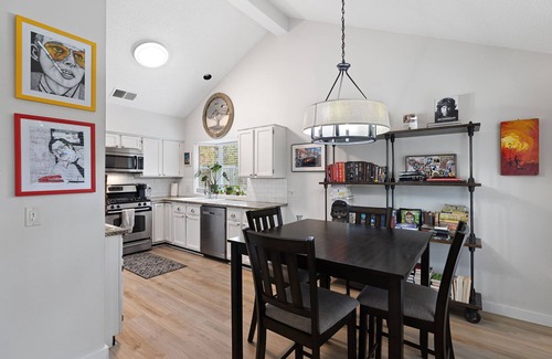 North Buttercup Creek House | Charming 3-bedroom house in Cedar Park with large backyard and deck near Austin