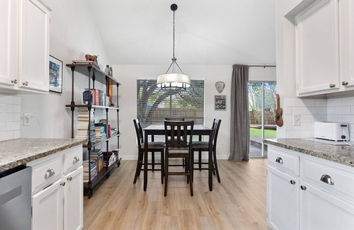 North Buttercup Creek House | Charming 3-bedroom house in Cedar Park with large backyard and deck near Austin