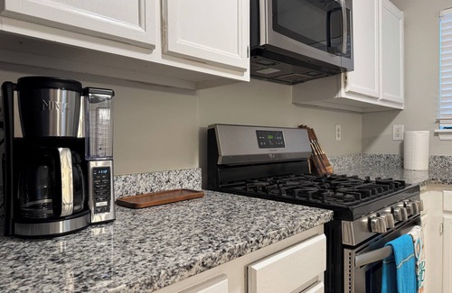 North Charleston House | Charming 3-bedroom house with AC, WiFi in beautiful Charleston