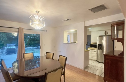 Mesa Verde House | Charming 3-bedroom house in Costa Mesa with AC, WiFi, Everything! 31 day minimum